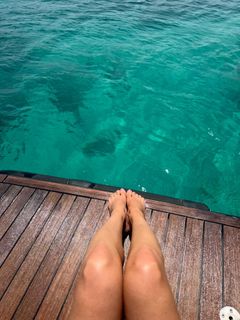 Isis Valverde feet photo thumbnail