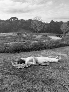 Isis Valverde feet photo thumbnail