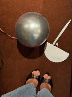 Isis Valverde feet photo thumbnail