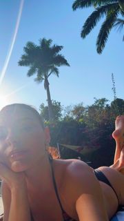 Isis Valverde feet photo thumbnail