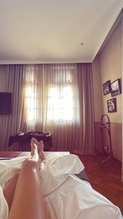 Isis Valverde feet photo thumbnail