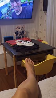 Isis Valverde feet photo thumbnail