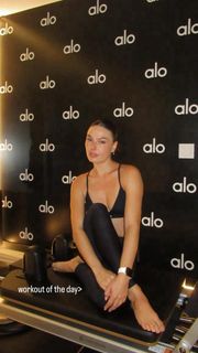 Isis Valverde feet photo thumbnail