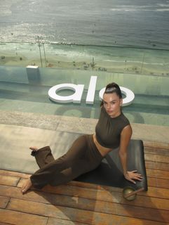 Isis Valverde feet photo 3