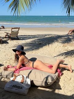 Isis Valverde feet photo 12