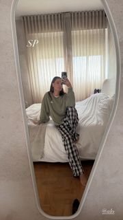 Isis Valverde feet photo 3