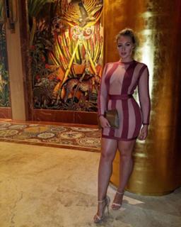 Iskra Lawrence feet photo thumbnail