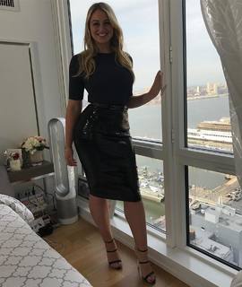Iskra Lawrence feet photo thumbnail