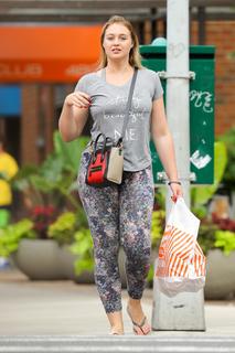 Iskra Lawrence feet photo thumbnail