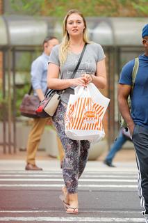 Iskra Lawrence feet photo thumbnail