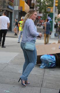 Iskra Lawrence feet photo thumbnail