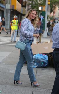 Iskra Lawrence feet photo thumbnail