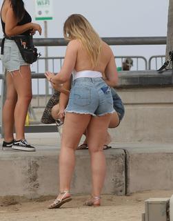 Iskra Lawrence feet photo thumbnail