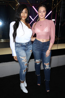 Iskra Lawrence feet photo thumbnail