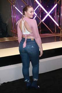Iskra Lawrence feet photo thumbnail