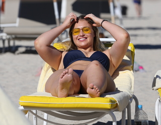 Iskra Lawrence feet photo thumbnail