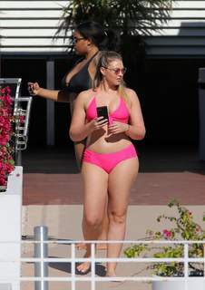 Iskra Lawrence feet photo thumbnail