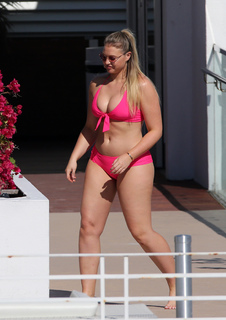Iskra Lawrence feet photo thumbnail