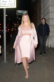Iskra Lawrence feet photo thumbnail