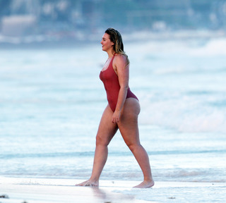 Iskra Lawrence feet photo thumbnail