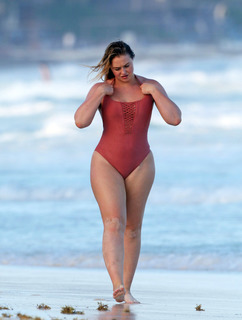 Iskra Lawrence feet photo thumbnail