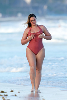 Iskra Lawrence feet photo thumbnail