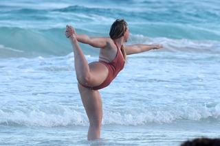 Iskra Lawrence feet photo thumbnail