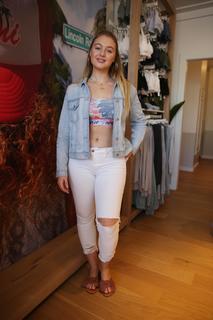 Iskra Lawrence feet photo thumbnail