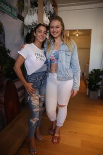 Iskra Lawrence feet photo thumbnail