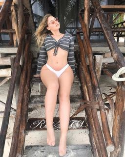 Iskra Lawrence feet photo thumbnail