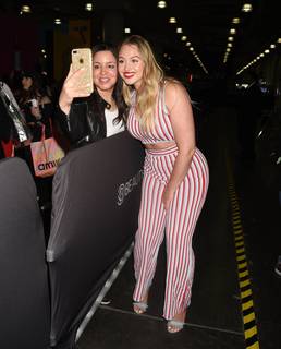 Iskra Lawrence feet photo thumbnail