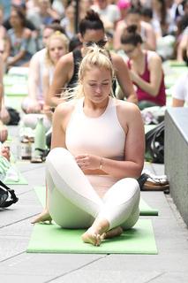 Iskra Lawrence feet photo thumbnail