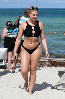 Iskra Lawrence feet photo thumbnail