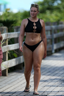Iskra Lawrence feet photo thumbnail