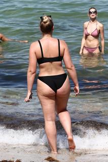 Iskra Lawrence feet photo thumbnail