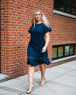Iskra Lawrence feet photo thumbnail