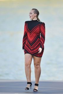 Iskra Lawrence feet photo thumbnail