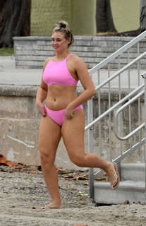 Iskra Lawrence feet photo thumbnail