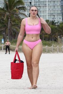 Iskra Lawrence feet photo thumbnail
