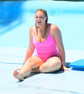 Iskra Lawrence feet photo thumbnail