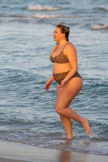 Iskra Lawrence feet photo thumbnail