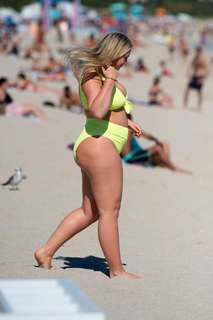 Iskra Lawrence feet photo thumbnail