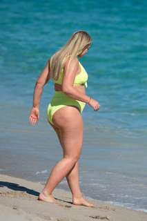 Iskra Lawrence feet photo thumbnail