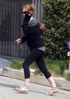 Isla Fisher feet photo thumbnail