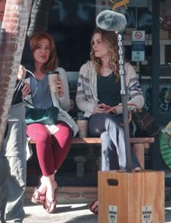 Isla Fisher feet photo thumbnail