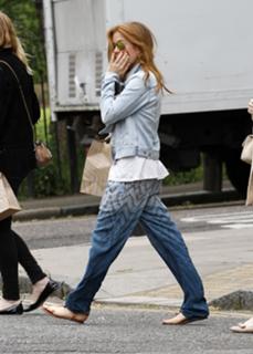 Isla Fisher feet photo thumbnail