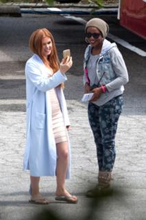 Isla Fisher feet photo thumbnail
