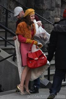 Isla Fisher feet photo thumbnail