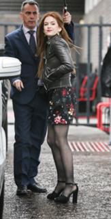 Isla Fisher feet photo thumbnail