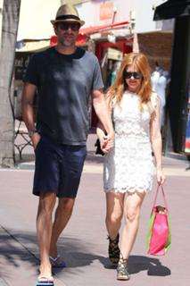 Isla Fisher feet photo thumbnail